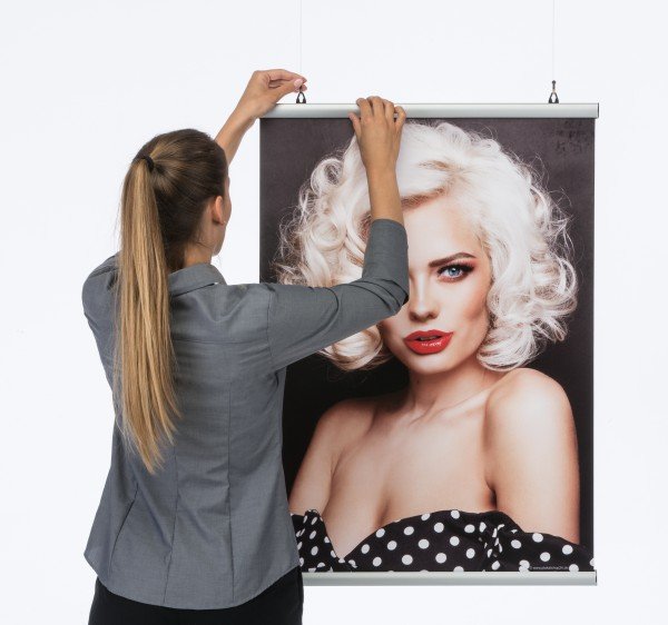 plakat-aufhaengen So einfach werden Poster und Banner aufgehängt